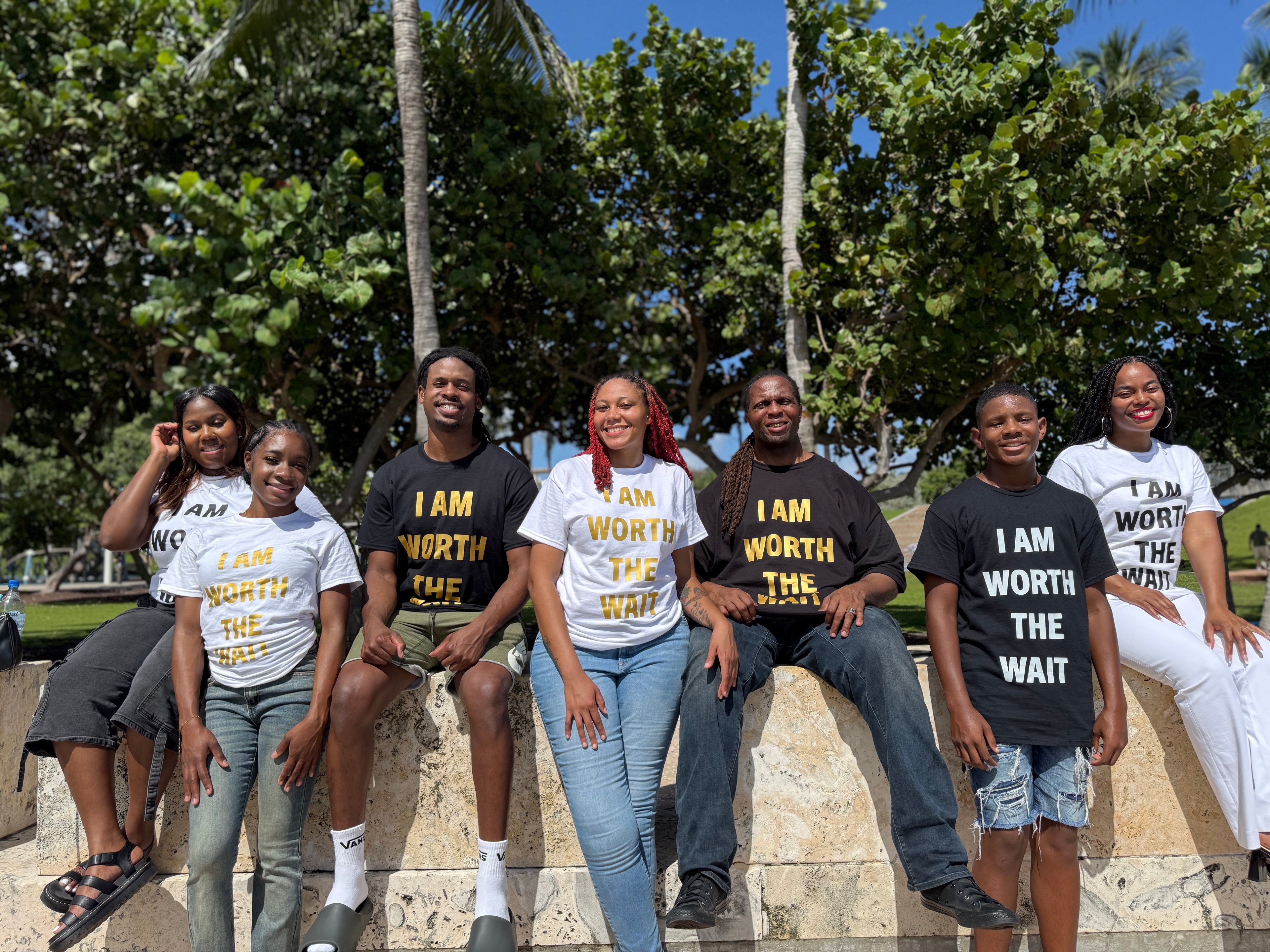 I AM WORTH THE WAIT ( BLACK SHIRT )