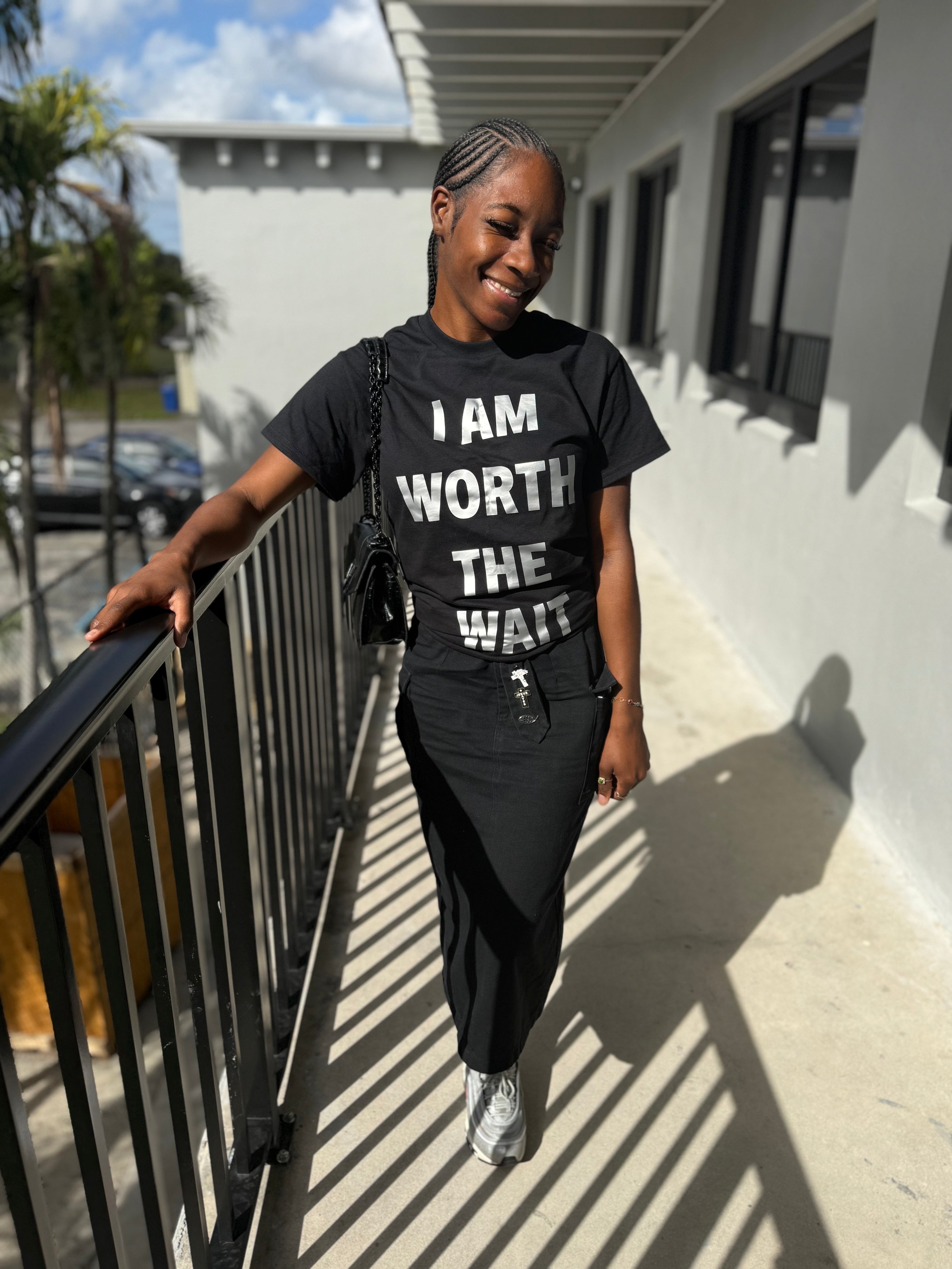 I AM WORTH THE WAIT ( BLACK SHIRT )