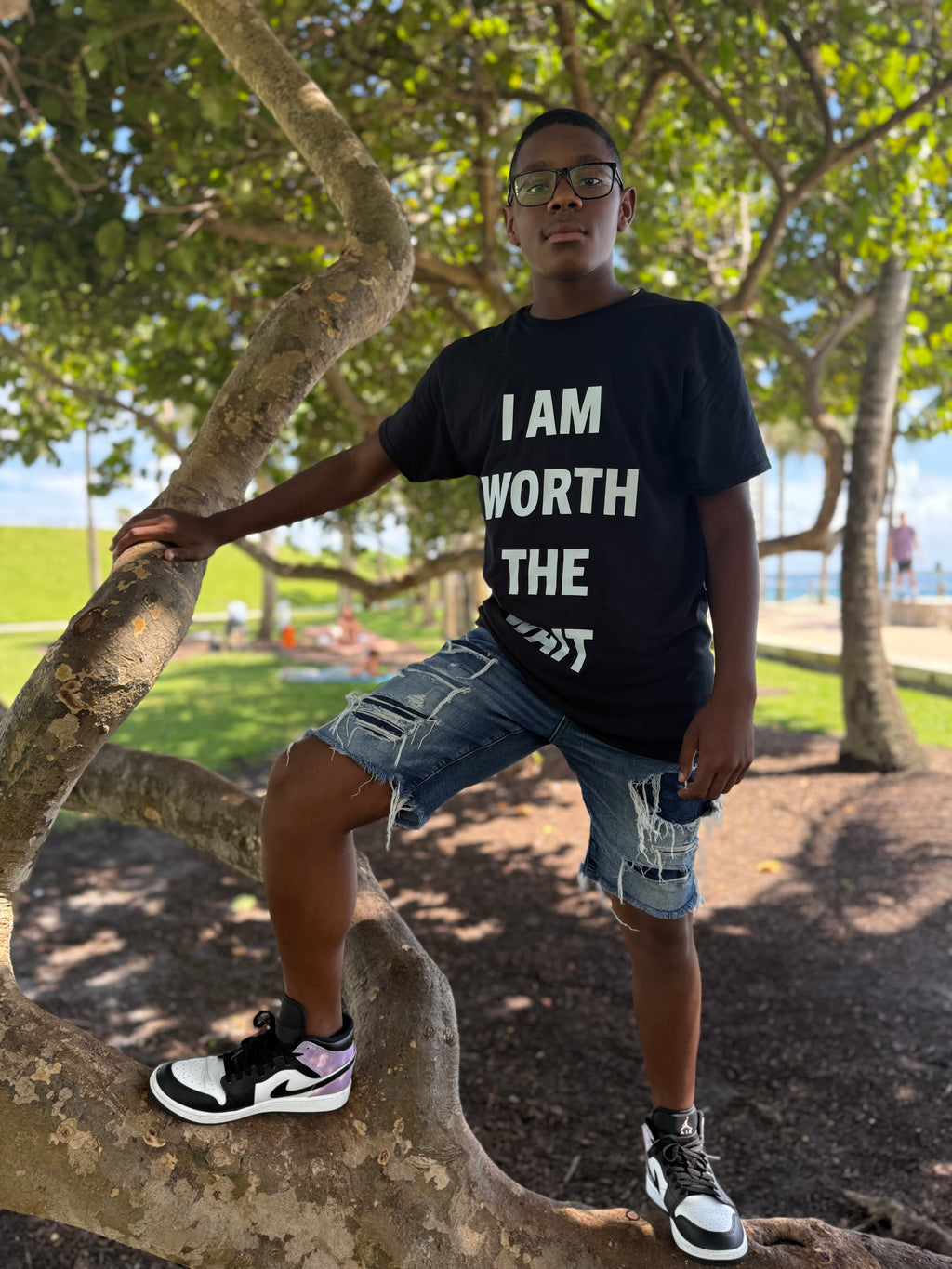 I AM WORTH THE WAIT ( BLACK SHIRT )
