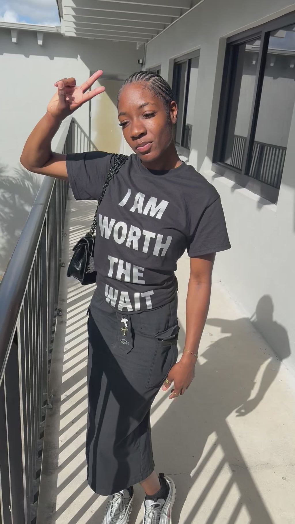 I AM WORTH THE WAIT ( BLACK SHIRT )