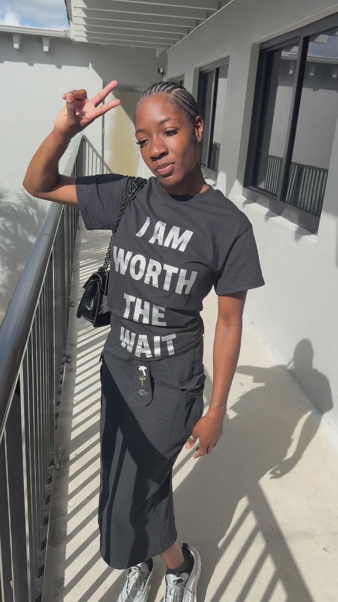 I AM WORTH THE WAIT ( BLACK SHIRT )